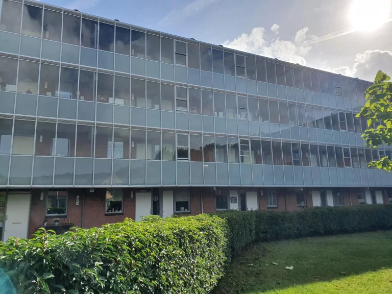 Bewoners van de Klompenmaker in Alphen aan den Rijn kunnen het balkon veilig betreden