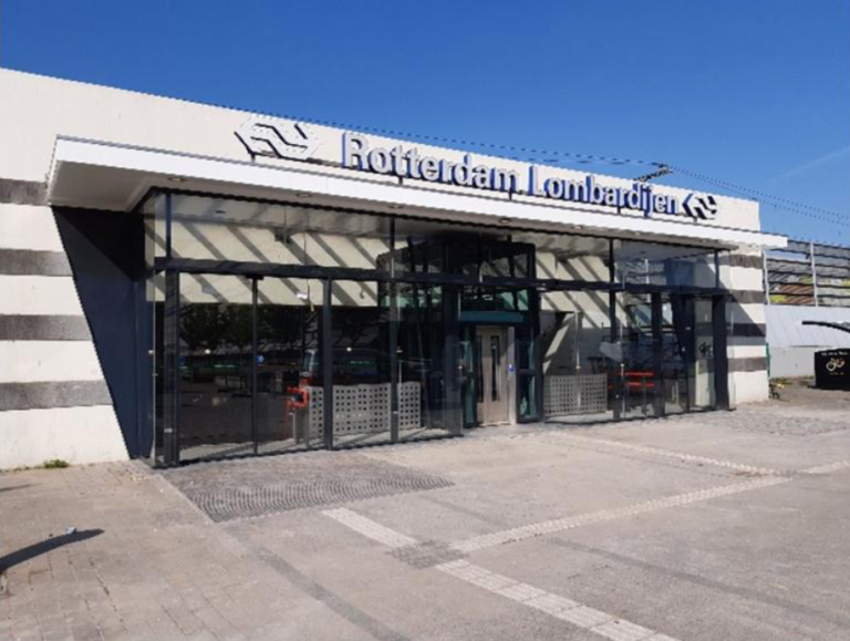 Gevels vervangen bij Station Lombardijen