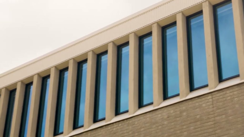 Nieuwe aluminium kozijnen Elimkerk